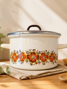 Vintage 1970s Enamel Pot – Orange Blossom Floral Pattern